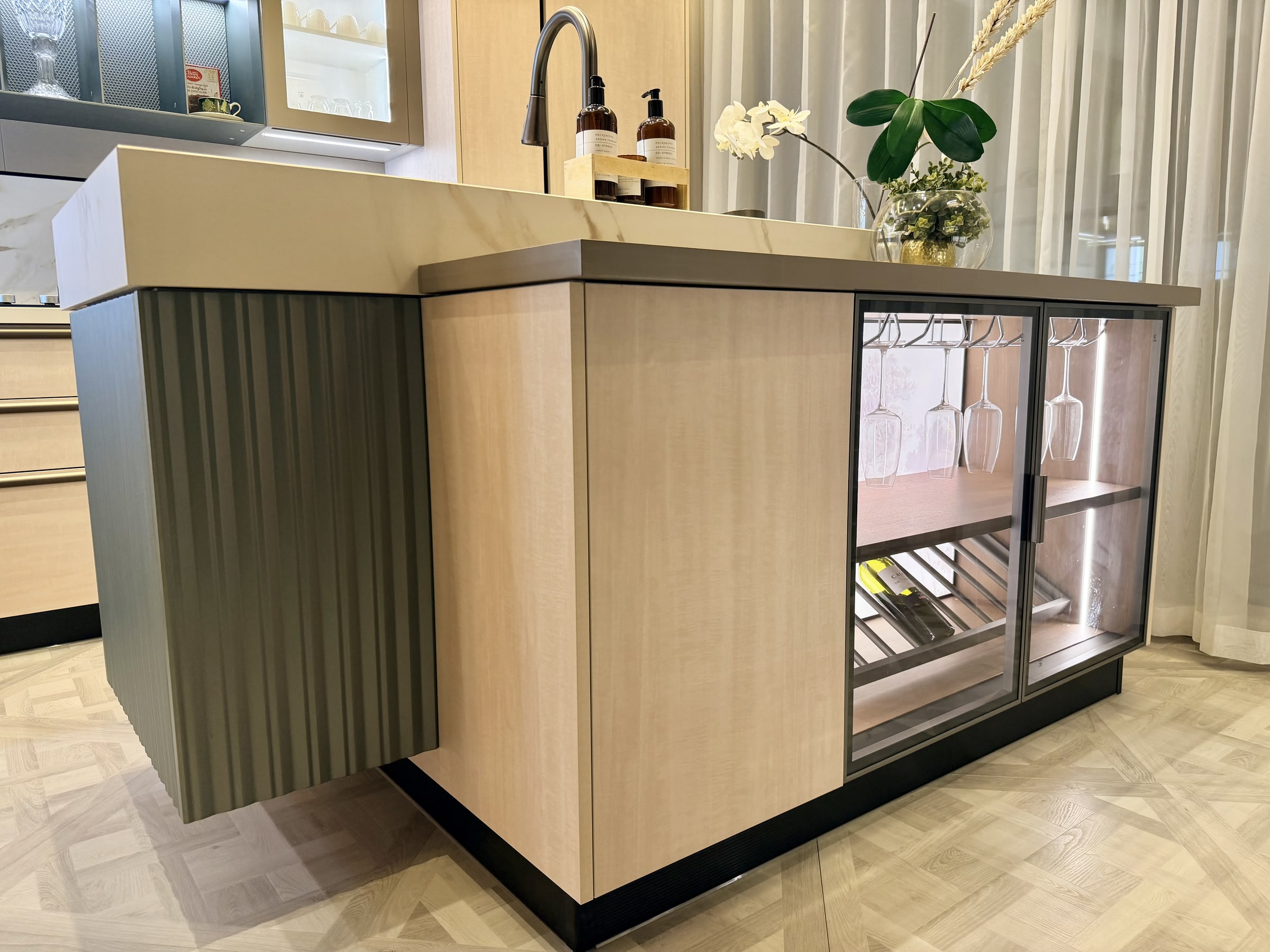 Kitchen cabinet refacing vs replacement in Dubai