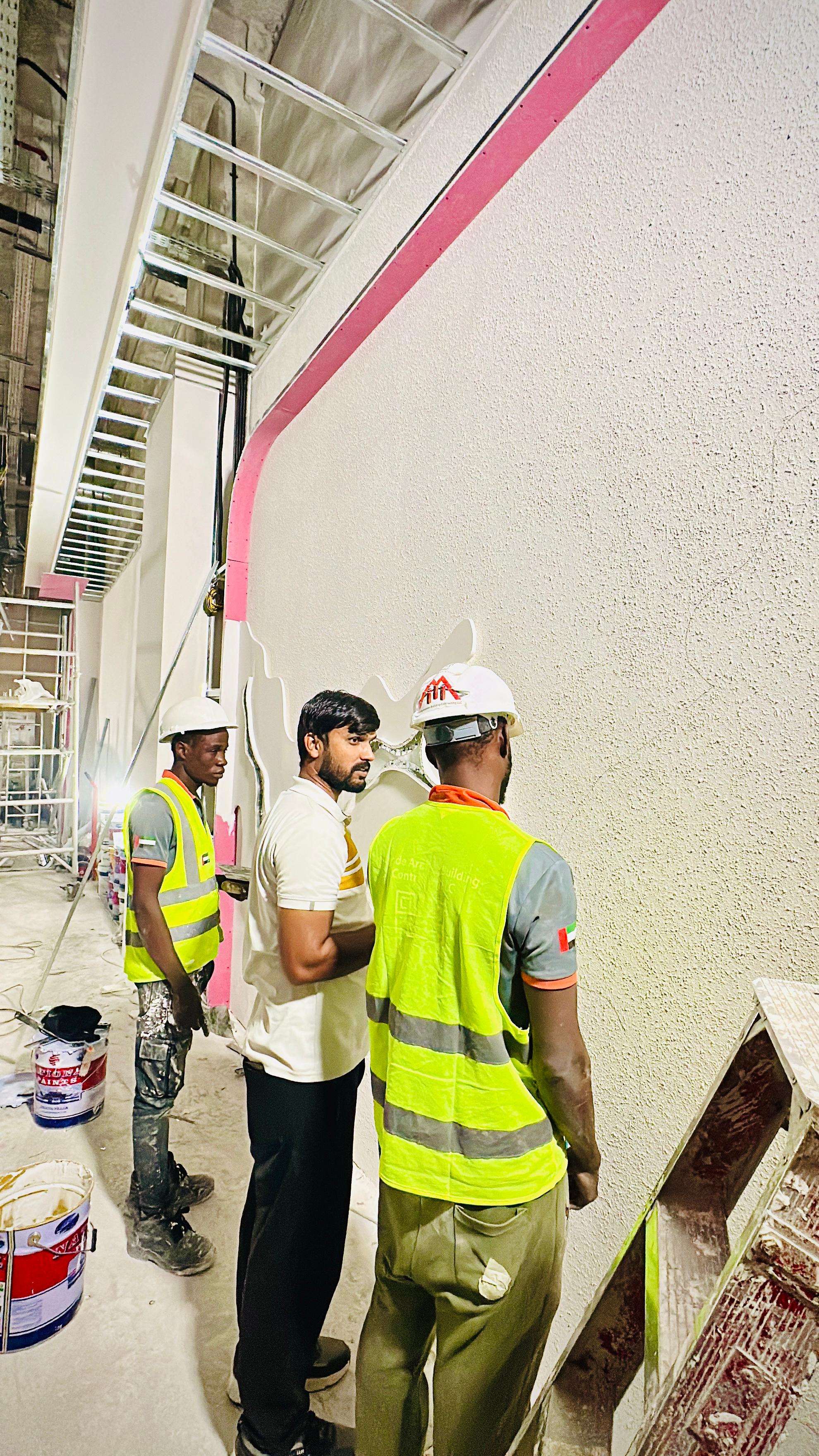 Monde project manager and site team reviewing the fixed-price contract scope