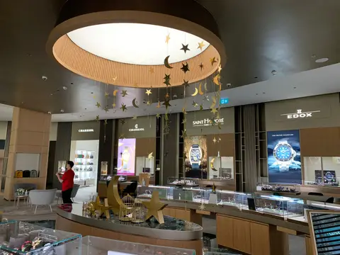A ceiling installation of gold stars and crescent moons — MINGASH ENGRAVING & ORNAMENTATION WORKS EST., La Maison du Luxe