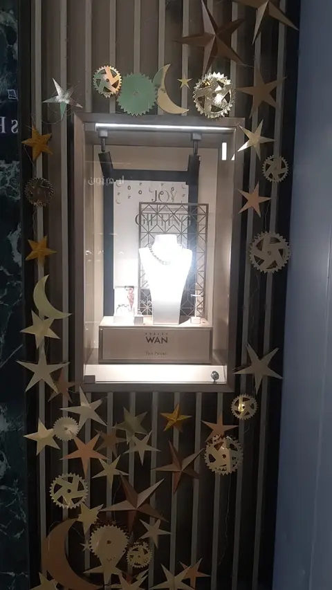 Ramadan Window Display — Pearls
