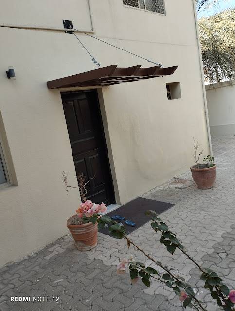 Modern residential entrance with aluminium and glass — Danat Al Dhafra