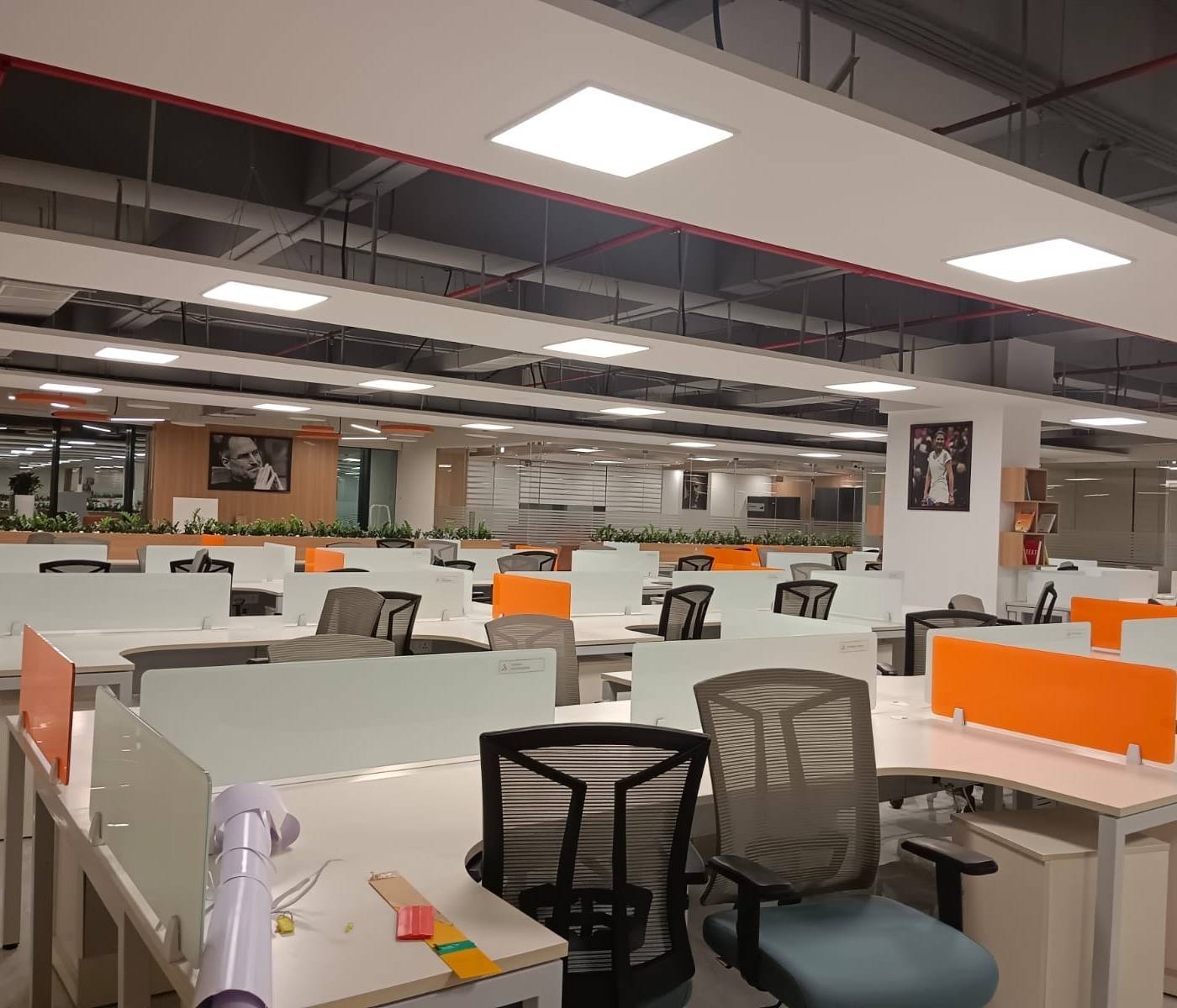 Open-plan workstations — commercial fit-out by Noor Al Sundus Contracting, Dubai