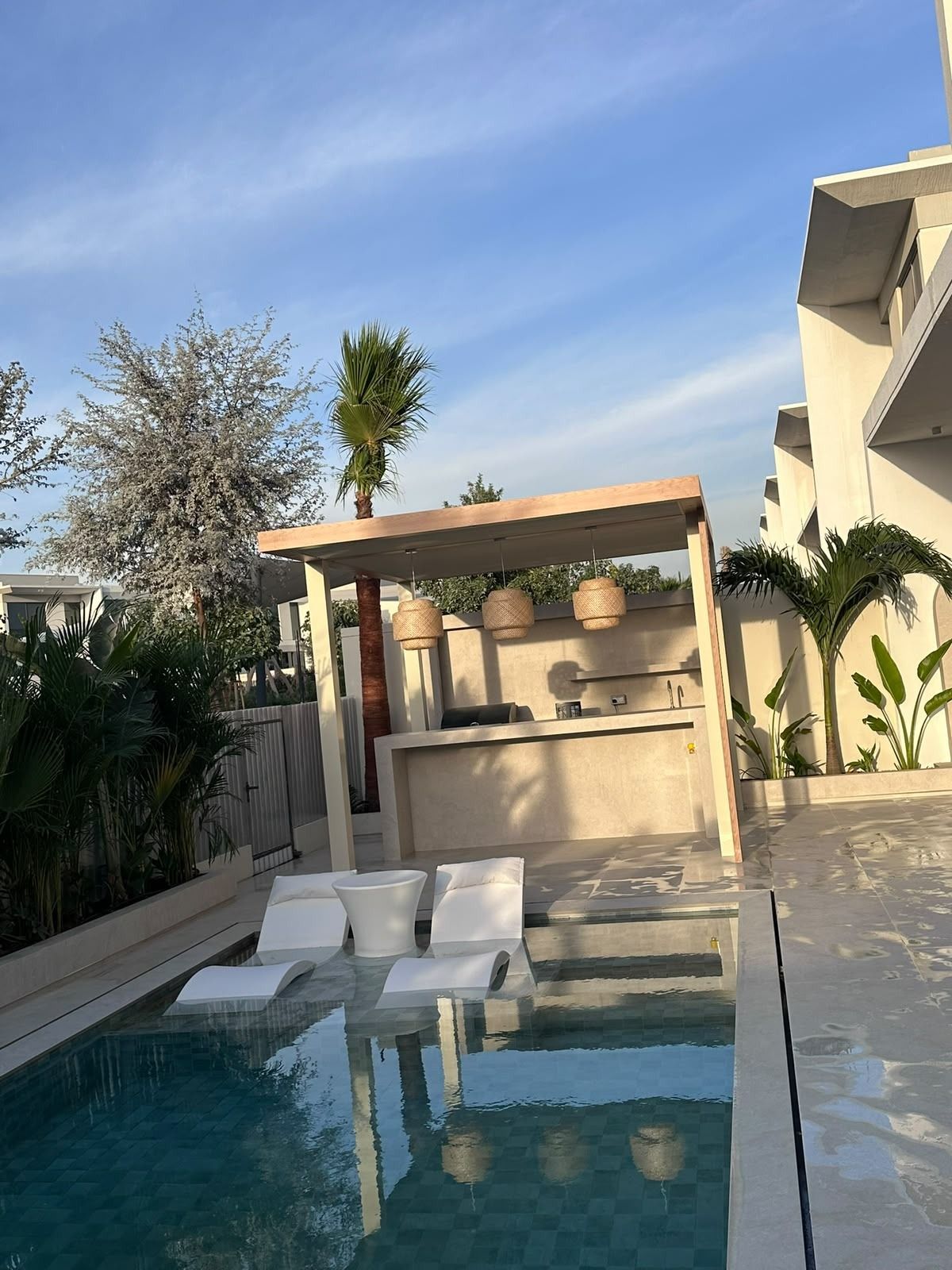 Poolside outdoor bar with integrated seating
